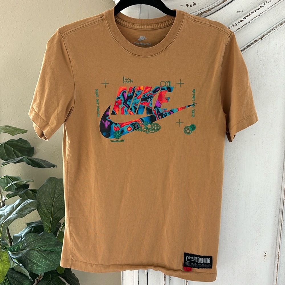 Nike Boys Shirt Size Small Psychedelic Logo Tee Short Sleeve